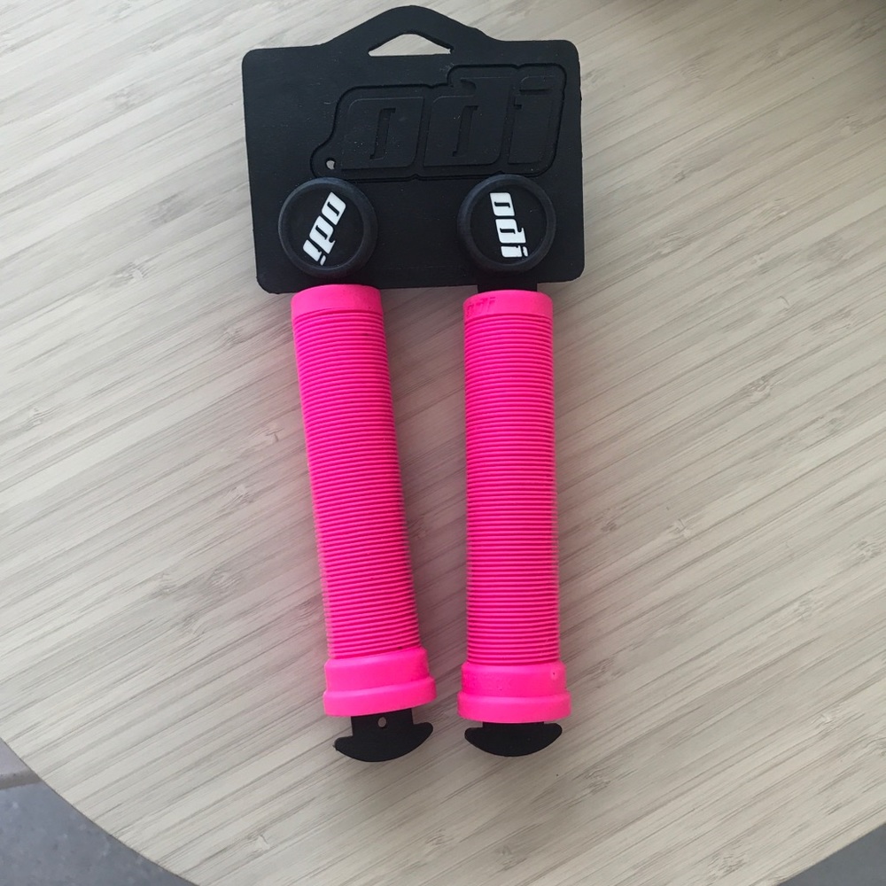 Pink mt bike handles